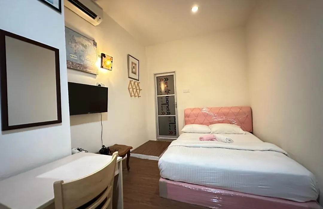 The Explorers Guesthouse And Hostel-1